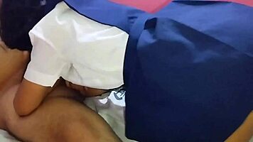 esta es mi alumna latina mas callada me ayudas hacerla gemir eh