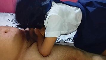 esta es mi alumna latina mas callada me ayudas hacerla gemir eh