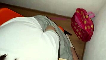 Étudiante mexicaine chevauche en cours, étudiants sucent bite 😈