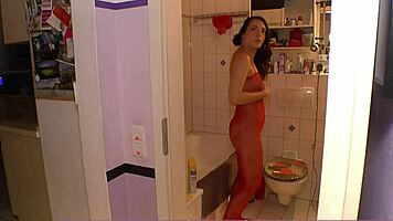 deutsche 18 j�hrige amateur teen 18+ deepthroats and fucks without condom