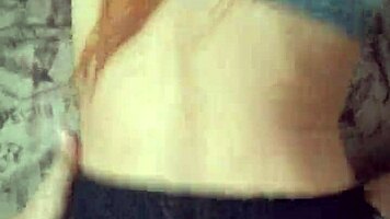 jovencita hermanastra de piel morena mueve su gran culo en follada de perrito intensa