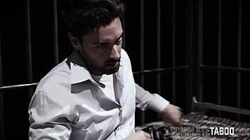 禁忌18+少女囚犯骑乘隐藏偷拍口爆！