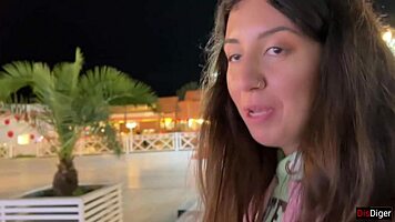 Public pickup guy dares girl into cash sex deal 😜