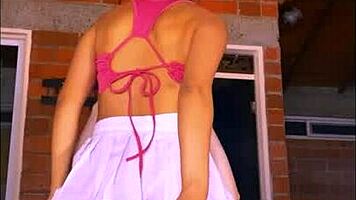 la colegial atrevida escapa con novio para aventuras