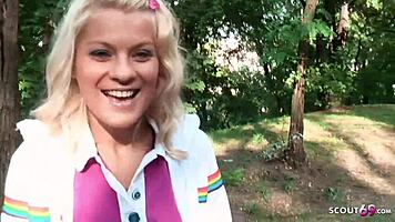 18 Jahre Junge Schülerin Zum Bj Für Taschengeld Überredet - German Teen Blowjob