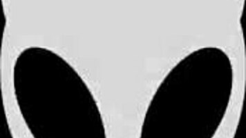 Frotter mon gros clito sur teton percé pour scissoring trempé