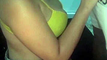 Novinha tomando leitinho laurencat