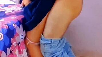 Joven estudiante me la chupa hasta correrme en su boca de inocente putita real casero amateur