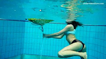 Horny teen gets naked and shows body 😍