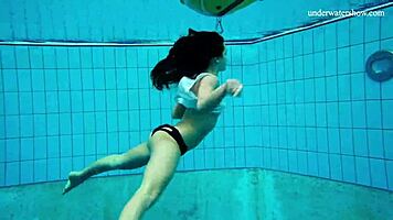 Horny teen gets naked and shows body 😍