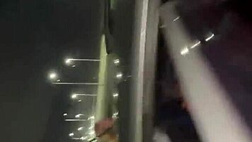 Depois de uma resenha fiquei animadinha e pedi pros meus amigos pararem o carro pra fuder com eles na rua sem camisinha sem ligar pras pessoas que estavam passando e olhando