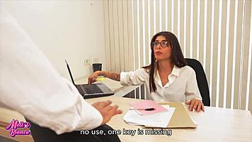 i show my ass to boss for a raise 😏