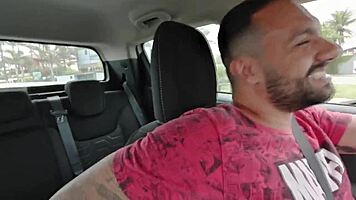 levamos a novinha carioca na praia pra fuder com o casal no mato e pegaram agente transando