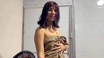 Leidy bangs the tech guy to fix her PC with no cash! 😜