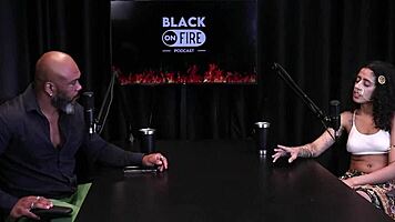 morena แสดงหีขนและก้นหลังสัมภาษณ์ดิบ