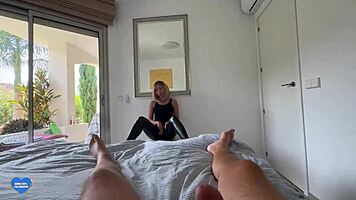 แม่ม่ายชุดหนังยั่วกางเกงในก่อนช่วยตัวเองดุเย็ดแรง