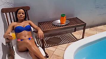 la mejor amiga y el infiel se encontraron en el pasillo para follar con creampie