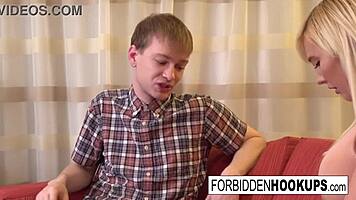 Hej, vil du se storbrystet babe ride stedbrors fede pik?