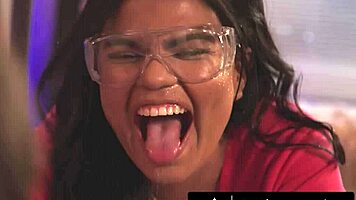 Mommys Girl - Milf Dee Williams Caught Petite Squirters In The Act Made Them Squirt Even More