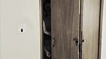 Stepdad Loses Control and Sneaks to Teen 18+ Enteada at Night