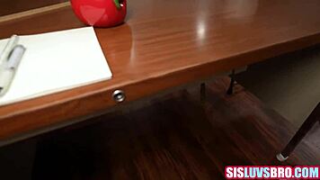 δασκάλα μας πιάνει εμένα και την ετεροθαλής να γαμάμε στην τάξη