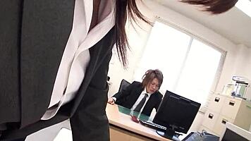 日本人秘書がオフィストイレでソロオナニーしてイキまくる