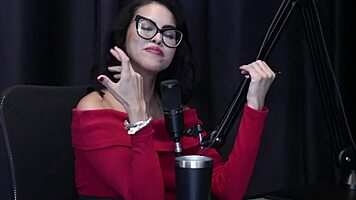 Gravou Uma Suruba A Familia Apoia Se Chateia Com Quem Desmarca E Ja Atendeu Um Deputado - Annie Clementine Watch On Sheer Red