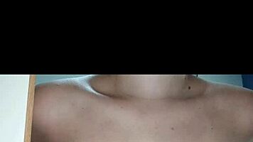 Wow, Hot Novinha Teasing Sensually in Front of the Mirror!