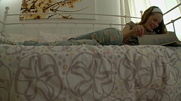 Teen 18+ Receives Facial From Big Cock After Shaved Pussy Gaping