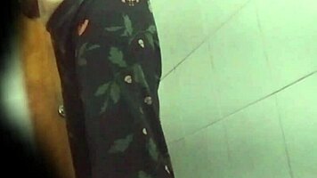 spying on my stepmother shaving her pussy 😏