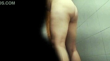 spying on my stepmother shaving her pussy 😏