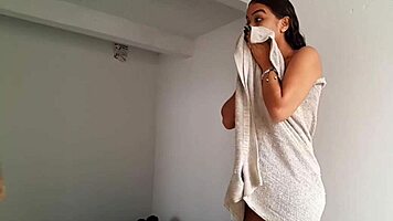 Mi hermanastra caliente quiere un rico blowjob y que le folle duro el co�o