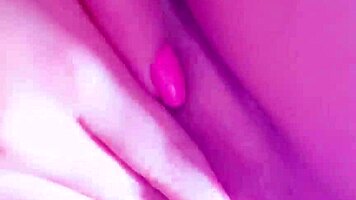 Watch this teen's shaved pussy get a big cock cumshot?