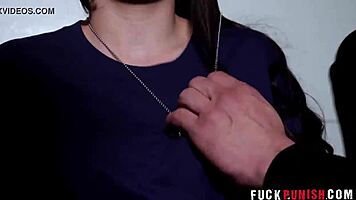 कायरा रोज मिलिटरी सेक्स प्रिजनर के रूप में हार्ड राइड करती है, ओह मैन