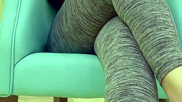 Teen babe, tease your sugar daddy in tight leggings now!