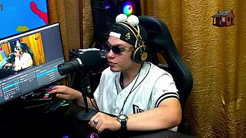 a novinha da privacy avaliou o pau do ruan e tirou a roupa no podcast que delicia - luuh barbosa - podcast pupum no barraco completo no sheer - red