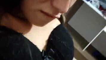 Novinha a la chatte toute crémeuse en manque de ma bite