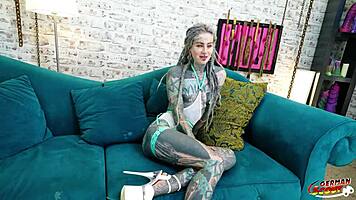 Anuskatzz with split tongue tattoo stars in rough anal casting?