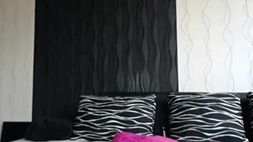 Oh wow, sexy horny teen shows ass on chaturbate cam!