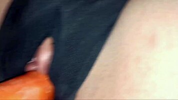 Сам дома с приятелката на гаджето и нещата се развихриха неочаквано