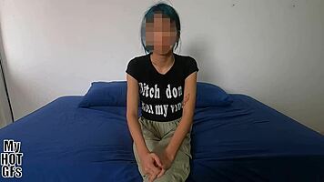 Oh dios esta flaquita apenas es legal y ya quiere follar