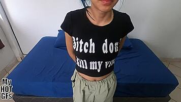 Oh dios esta flaquita apenas es legal y ya quiere follar