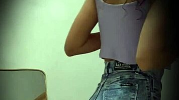 Hidden Camera Catches Colombian Model's Pussy