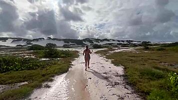 信じられない、細い小さいアナルが激しく突かれちゃった、ワイルドな顔面ファック乱交で