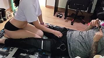 Hermanastra con ganas de verga me seduce y terminamos follado en la casa de sus padrastros