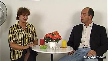 בגרה גרמנייה כוס שעירה נזרקת על ידי זין גדול