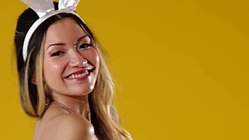 bunny kelly lu strips nude?