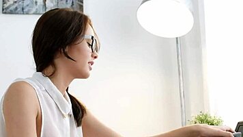 Mishelle Can Gets DP and Sticky Facial at Work