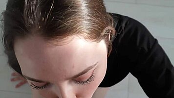 寮でロボットを使ってルームメイトと正常位のヒント