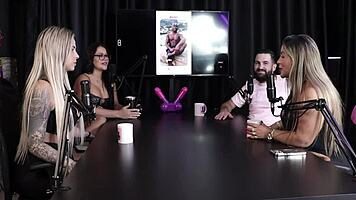 Who did she match with on Tinder? Juli Figueirô and Felipe Larrossa in sheer red